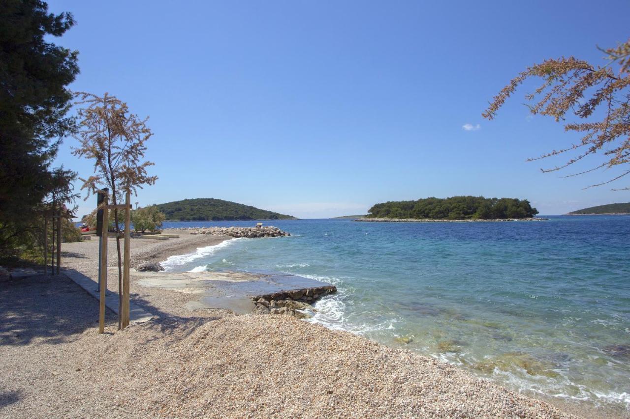 Apartments By The Sea Maslinica, Solta - 14748 Luaran gambar